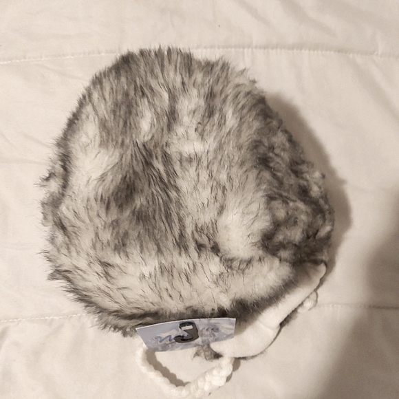 4/$25 NWT Trapper winter hat ,grey & white - Picture 1 of 5